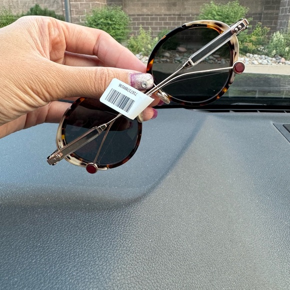 CHRISTIAN DIOR
Tortoise Shell Acetate Frames Foliage Printed Umbrage Sunglasses - Picture 3 of 7